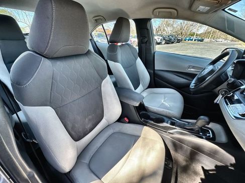 Used 2021 Toyota Corolla LE image 31