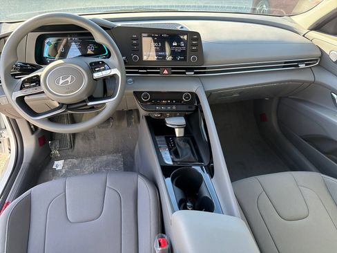 New 2026 Hyundai Elantra Hybrid FWD image 9
