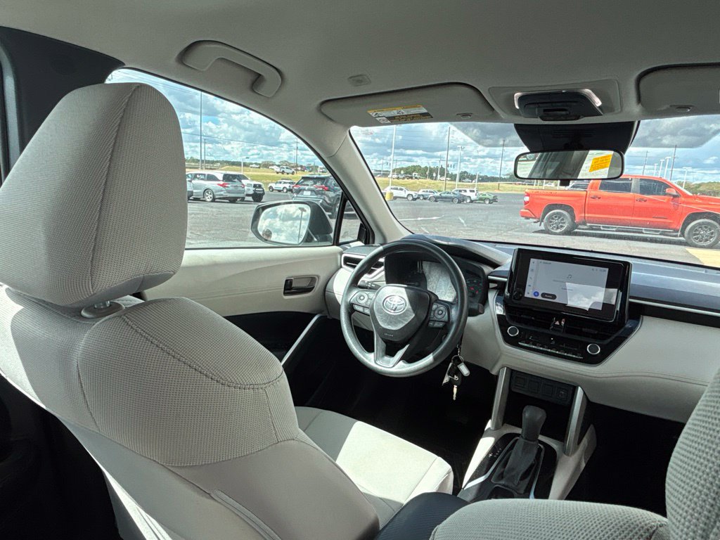 Used 2025 Toyota Corolla Cross L FWD image 27