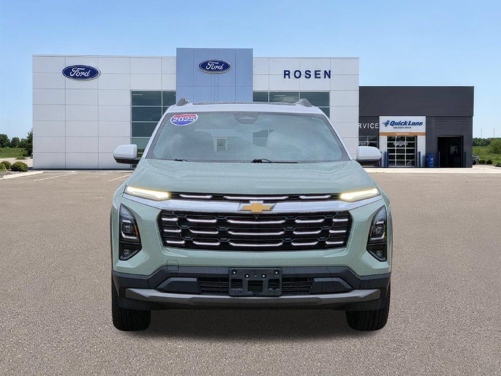 Used 2025 Chevrolet Equinox LT w/ Convenience Package II AWD/4WD image 8