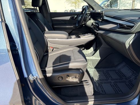 Used 2025 Buick Enclave Preferred FWD image 21