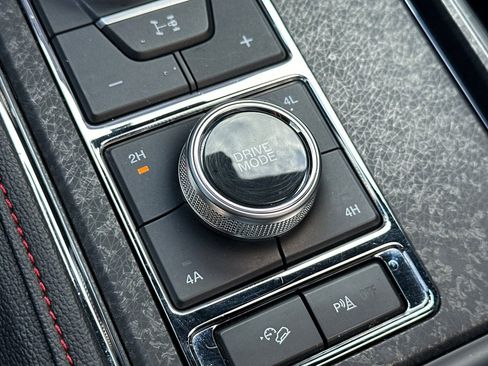 Used 2024 Ford Expedition Limited image 32