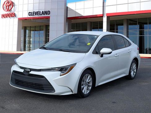 Used 2023 Toyota Corolla LE image 4