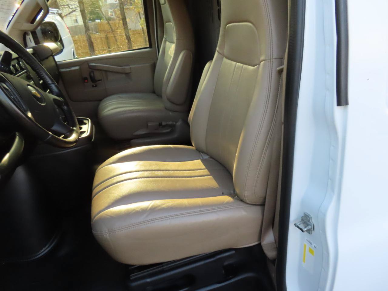 Used 2022 Chevrolet Express 3500 w/ Driver Convenience Package RWD image 11