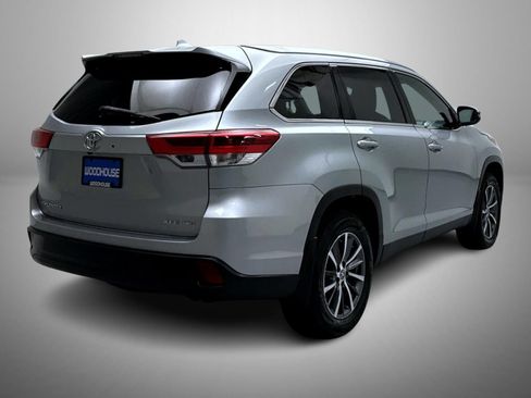 Used 2019 Toyota Highlander XLE AWD/4WD image 5