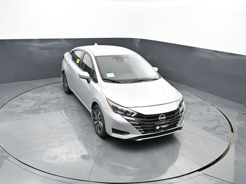 New 2025 Nissan Versa SV w/ Trunk Package FWD image 18