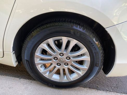 Used 2015 Toyota Sienna XLE Premium FWD image 21