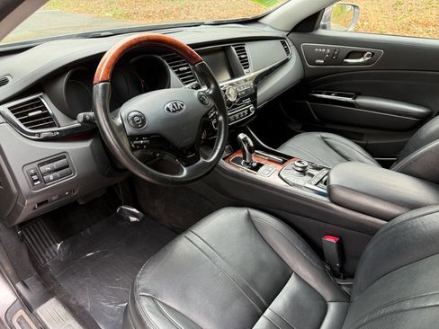 Used 2015 Kia K900 Premium w/ Interior Highline Package RWD image 11