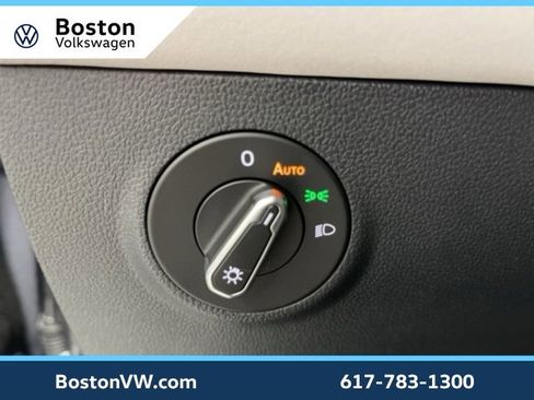 New 2025 Volkswagen Taos SE image 20