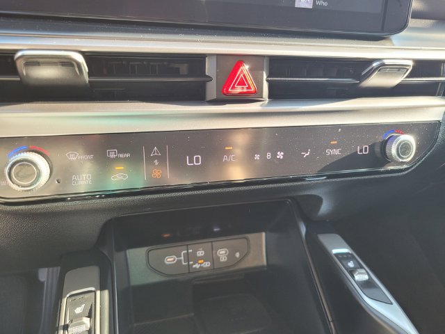 Used 2024 Kia Sorento S w/ Panoramic Sunroof Package FWD image 24