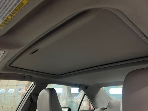 Used 2012 Toyota Camry XLE w/ Leather Pkg image 25