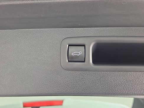 Used 2022 Toyota Highlander XSE FWD image 13