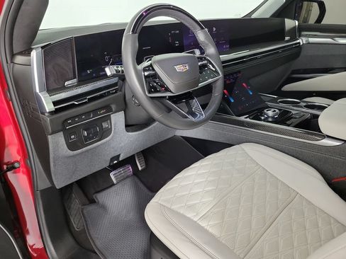 Certified 2025 Cadillac Escalade ESV V AWD/4WD image 18