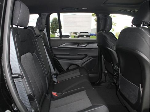 New 2025 Jeep Grand Cherokee Laredo X w/ Luxury Tech Group I image 32