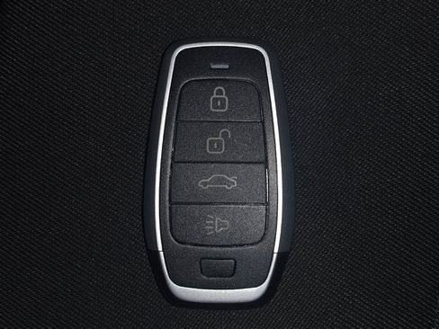 Used 2020 Chevrolet Equinox LT w/ Driver Convenience Package FWD image 32