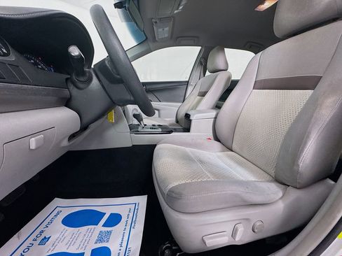 Used 2013 Toyota Camry LE image 24