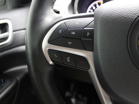 Used 2019 Jeep Grand Cherokee Altitude AWD/4WD image 39