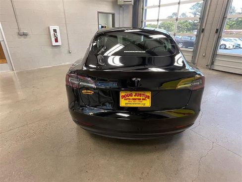 Used 2020 Tesla Model 3 Standard Range RWD image 4