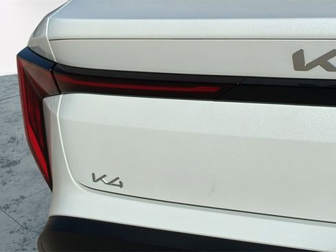 Certified 2025 Kia K4 image 30