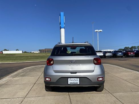 Used 2025 Hyundai Venue SEL FWD image 10