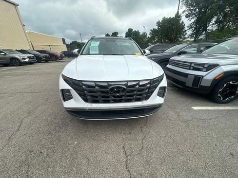 Used 2022 Hyundai Tucson Limited AWD/4WD image 2