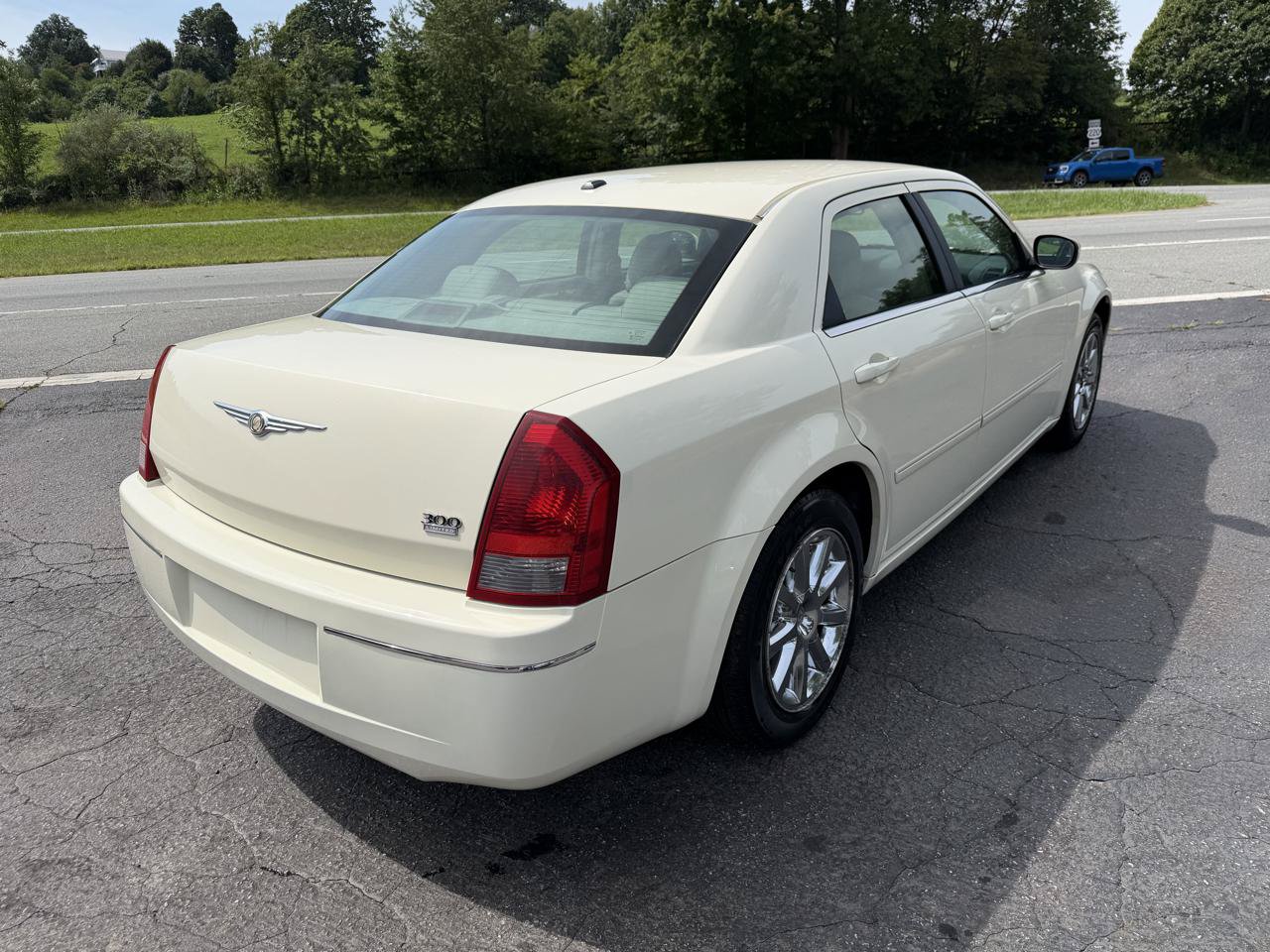 Used 2007 Chrysler 300 Touring L RWD image 7