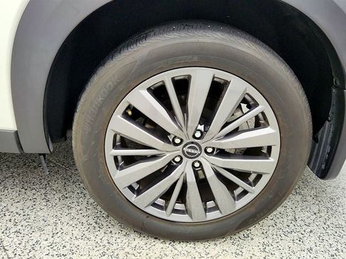 Used 2024 Nissan Pathfinder SL w/ SL Premium Package FWD image 10