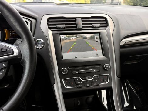 Used 2018 Ford Fusion SE w/ Equipment Group 602A FWD image 33