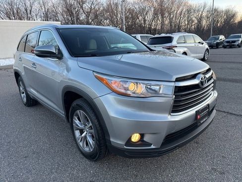 Used 2015 Toyota Highlander XLE image 3