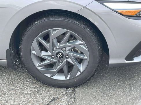 Certified 2024 Hyundai Elantra SEL image 9