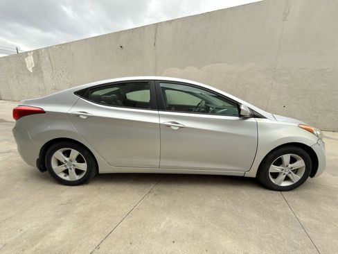 Used 2013 Hyundai Elantra GLS w/ Preferred Pkg image 9