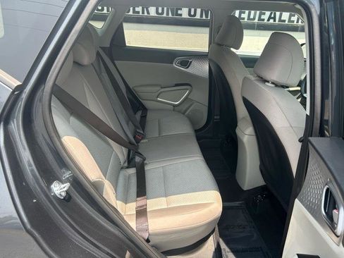 Used 2025 Kia Soul LX w/ LX Technology Package FWD image 26