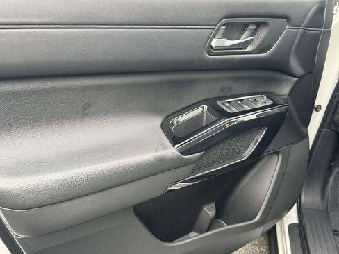 Used 2022 Nissan Pathfinder SV AWD/4WD image 29
