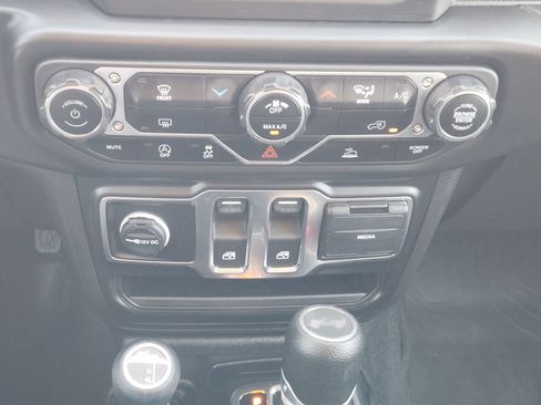 Used 2022 Jeep Wrangler Sport AWD/4WD image 19