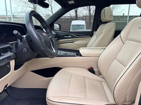 Used 2022 Cadillac Escalade Premium Luxury image 13