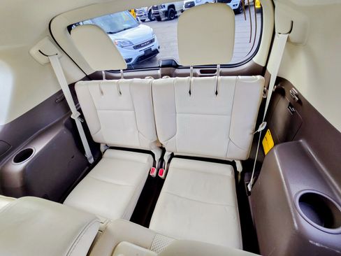 Used 2019 Lexus GX 460 Premium w/ Premium Package image 29