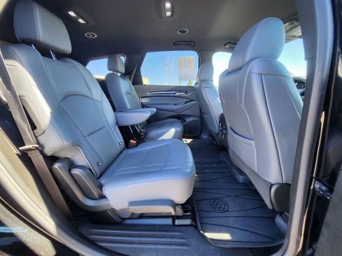 Used 2023 Buick Enclave Essence image 12