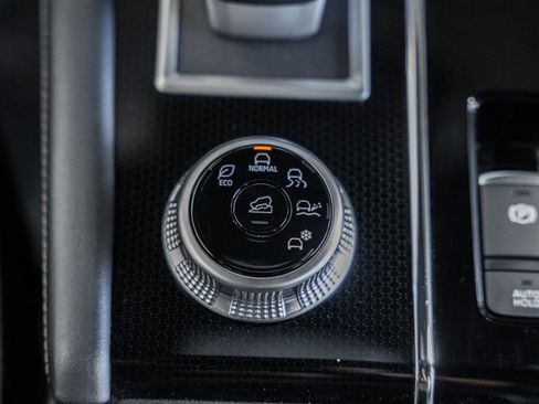 Used 2023 Mitsubishi Outlander SE Black Edition image 30