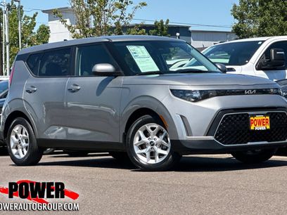 Used 2023 Kia Soul LX w/ LX Technology Package