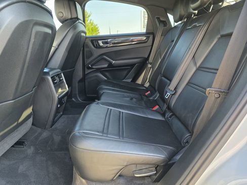 Used 2021 Porsche Cayenne Coupe image 30