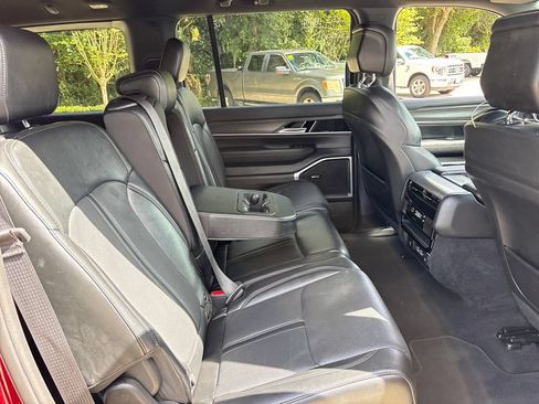 Used 2024 Jeep Wagoneer Series II w/ Flexible Seating Group RWD image 29