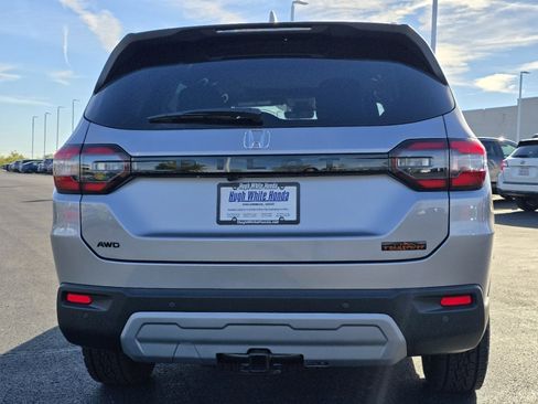 New 2025 Honda Pilot TrailSport image 18