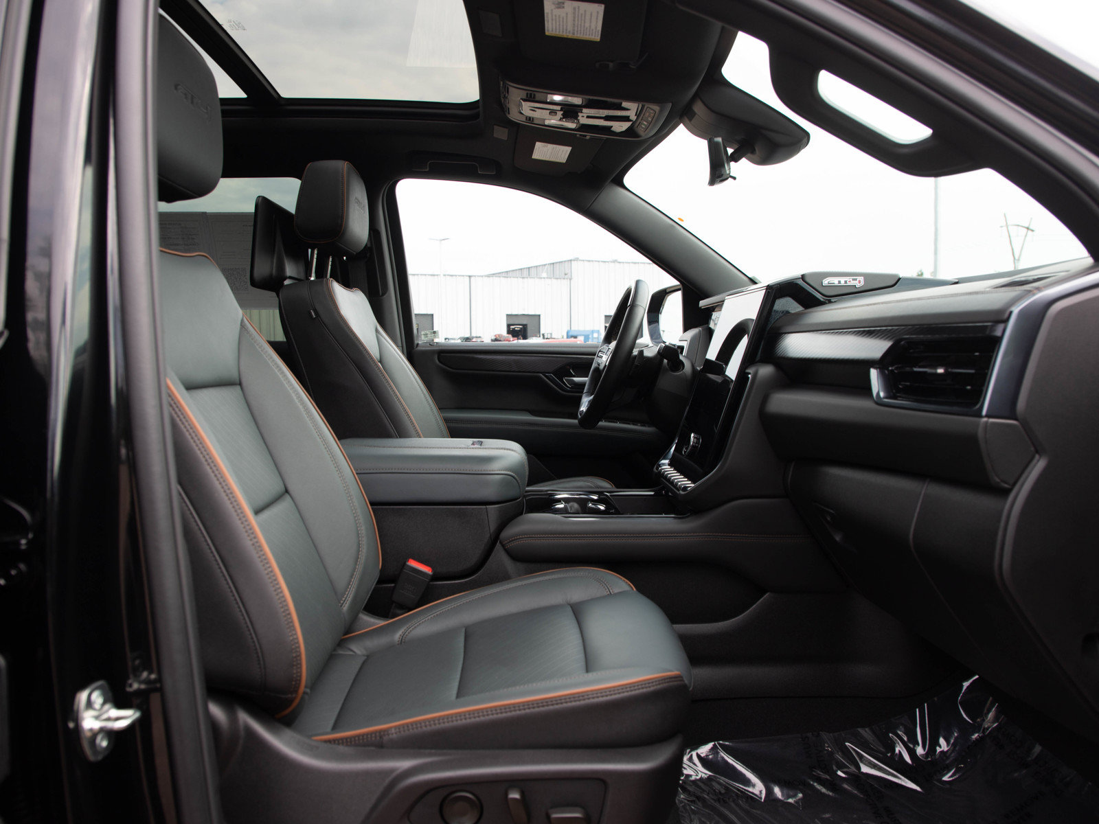 Used 2026 GMC Yukon AT4 w/ AT4 Premium Plus Package AWD/4WD image 13
