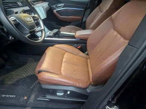 Used 2021 Audi e-tron Prestige image 17