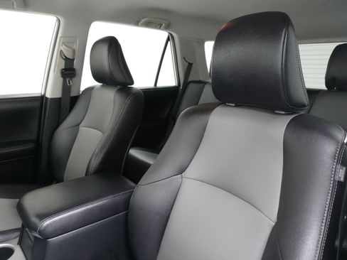 Used 2018 Toyota 4Runner SR5 Premium image 12