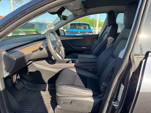 Used 2024 Tesla Model Y Long Range image 12