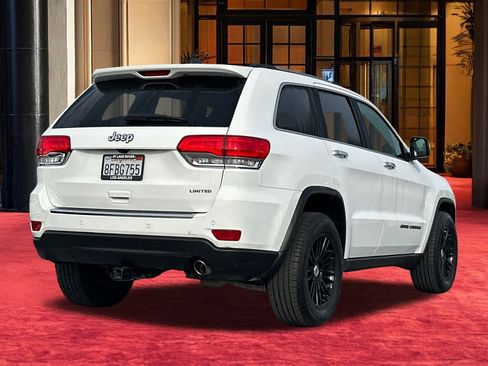 Used 2018 Jeep Grand Cherokee Limited image 10