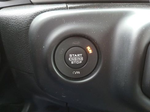 Used 2021 Jeep Wrangler Sport S image 11