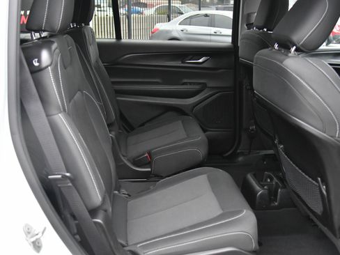 Used 2023 Jeep Grand Cherokee L Laredo image 43