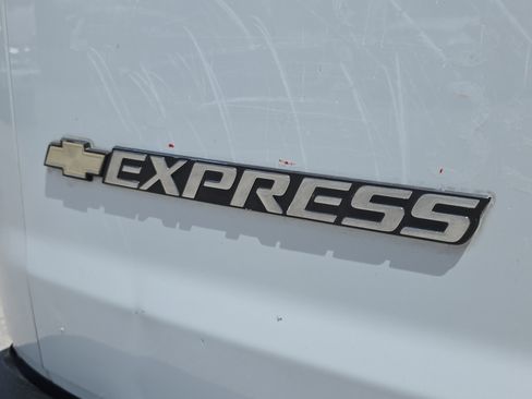 Used 2020 Chevrolet Express 2500 w/ Communications Package RWD image 9